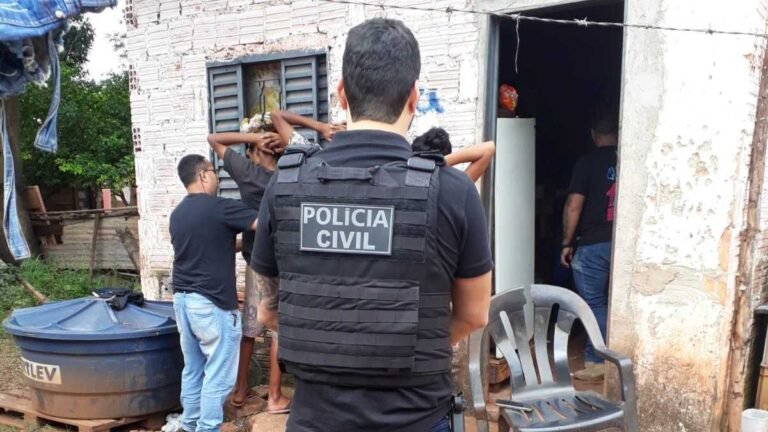 Polícia Civil prende traficante em e apreende arma de fogo