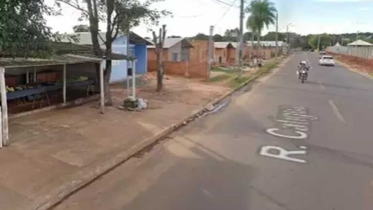 Assassinos invadem casa e executam dois homens, após o crime residência é depenada por pessoas