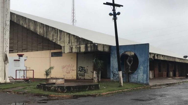 Governo do Estado fará reforma completa do ginásio esportivo de Dourados