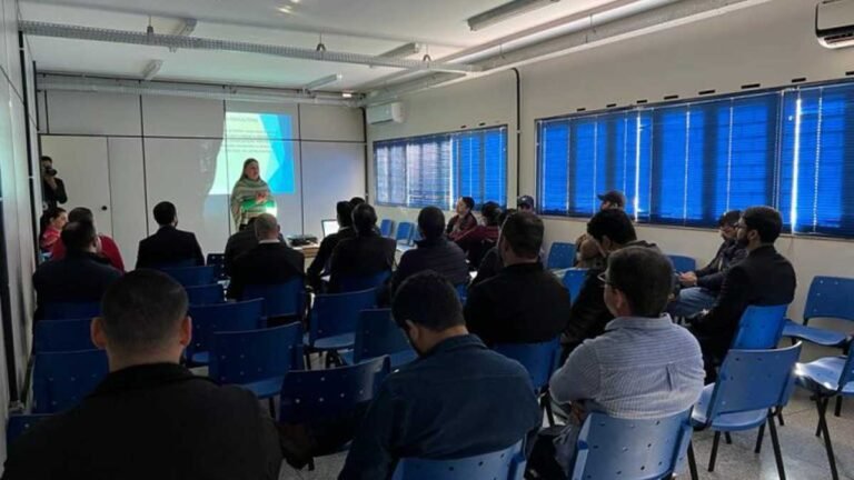 Semed apresenta programa de robótica para vereadores e órgãos fiscalizadores