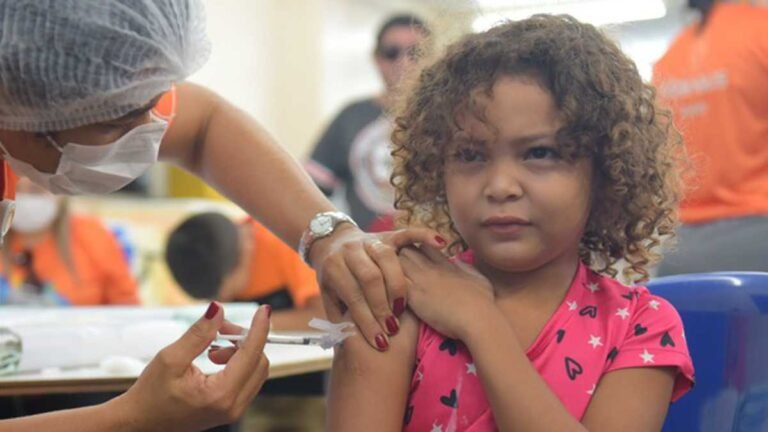 Vacina contra poliomielite passa a ser apenas injetável a partir de 2024