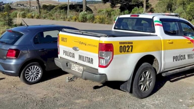 Sem enxergar direito, menino de 9 anos é flagrado dirigindo carro em rodovia