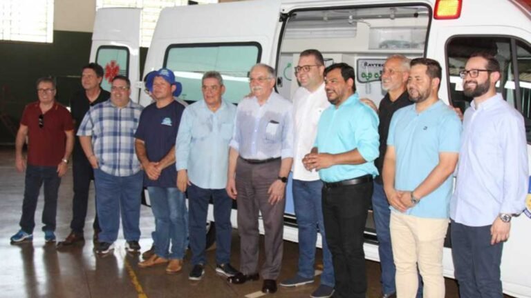 Prefeitura entrega mais uma ambulância para renovação da frota