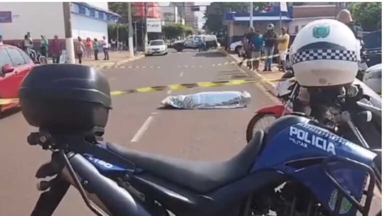 Ao tentar atravessar rua, idoso morre atropelado por motoboy no centro de Dourados
