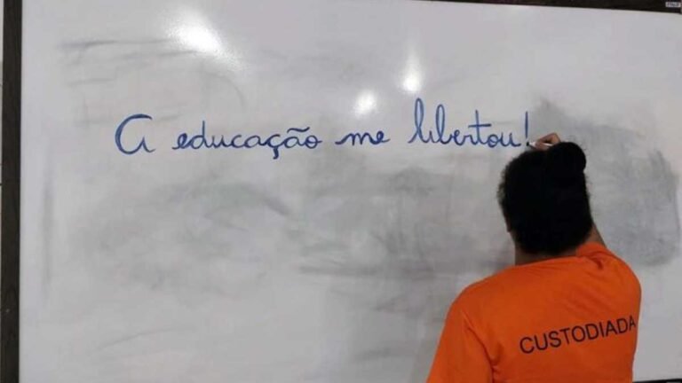 Na prisão, mulher encontrou oportunidade de recomeço e se tornou a primeira entre os irmãos a concluir Ensino Médio