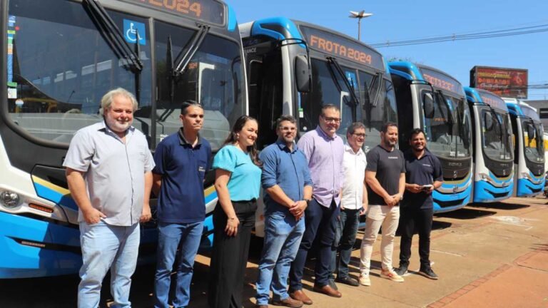 Prefeitura entrega cinco novos ônibus para o transporte público de Dourados