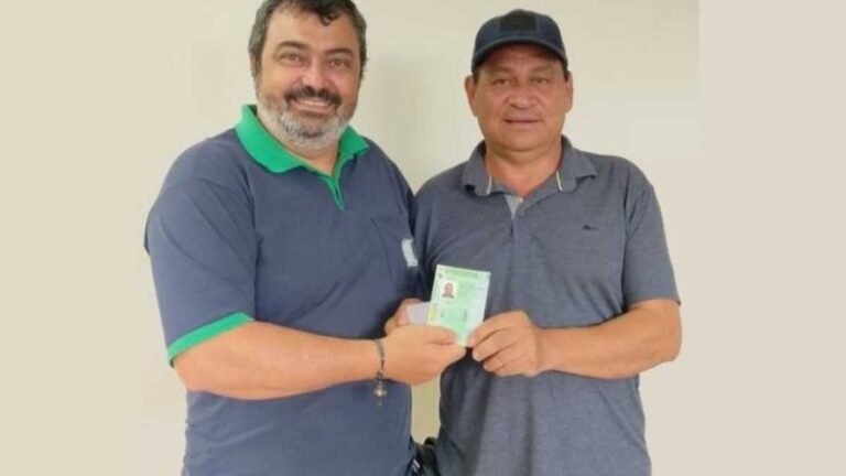 Aos 64 anos, idoso de Aral Moreira recebe sua primeira carteira de habilitação