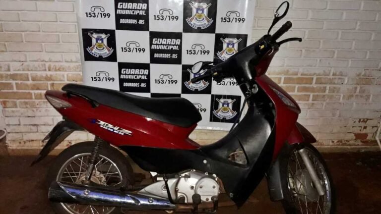 Praça Paraguaia – Adolescente de 14 anos conduzindo moto BIZ é preso pela GMD