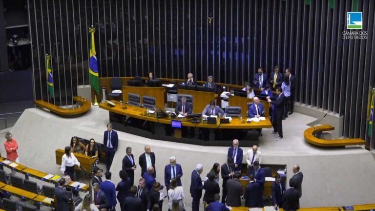 Câmara aprova direcionamento de recursos para pagar incentivo a estudantes do ensino médio