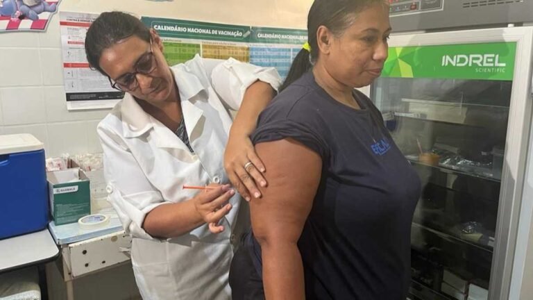 Mulheres são maioria nas quase 12 mil pessoas que já se vacinaram contra dengue