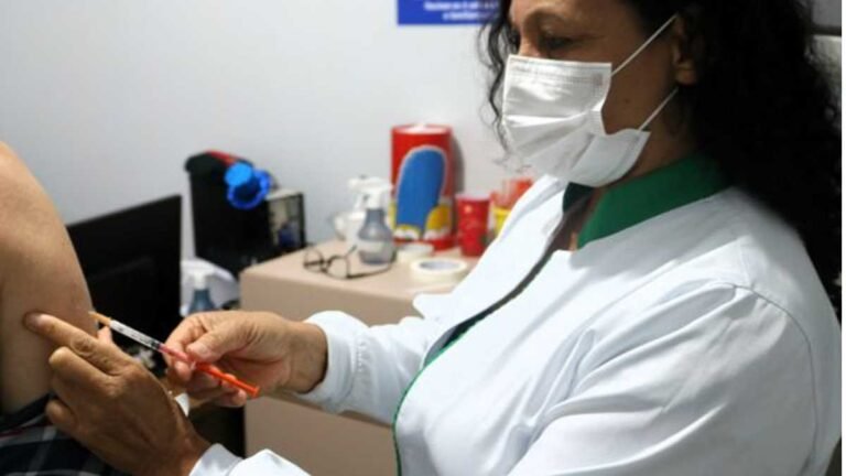 Profissionais da Enfermagem são protagonistas na campanha de vacinação contra dengue