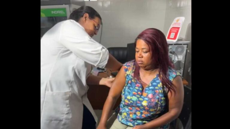Vídeo – Vacinação contra dengue começa com alta procura nos postos de saúde