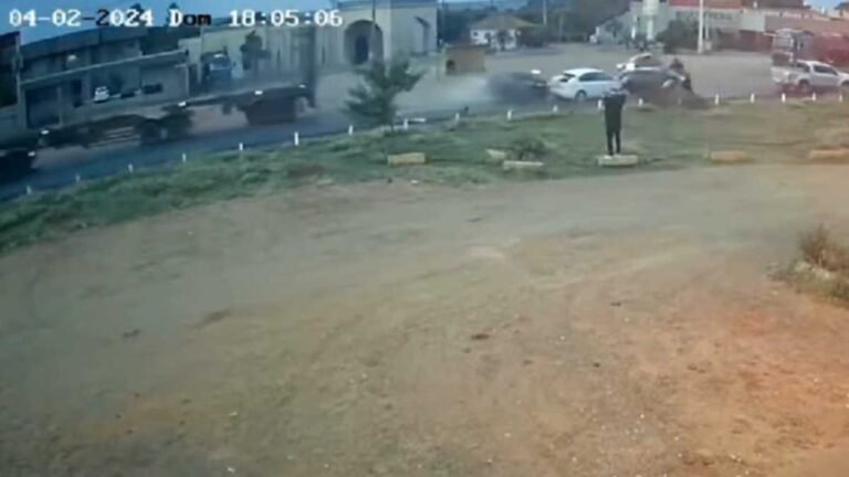 Veja o video o momento em que carro em alta velocidade colidi na traseira de outro veiculo na BR-262