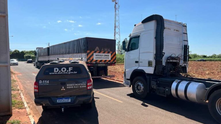 Duas carretas com sinal de identificação adulterado são apreendidas pelo DOF após tentarem fugir de abordagem