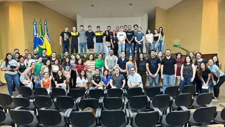 Acadêmicos de Medicina e Enfermagem vão levar informações sobre dengue aos bairros