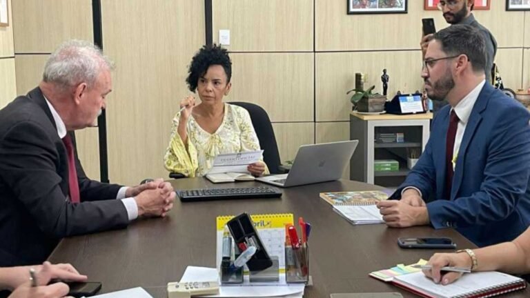 Semed busca parceria com o MEC para projeto de educação indígena