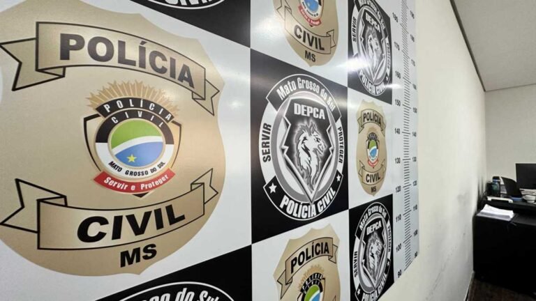 Com tapas e batendo a cabeça da filha de 1 ano contra tanque de roupa, homem é preso por maus tratos