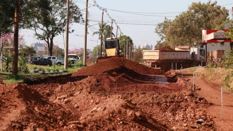 Prefeito assina Ordem de Serviço para asfalto em ruas do Altos do Indaiá