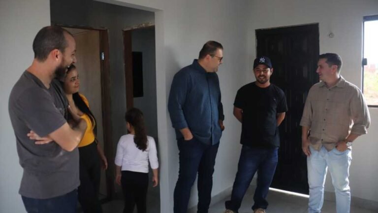 Prefeitura entrega primeira casa do projeto “Vida Nova Autoconstrução”