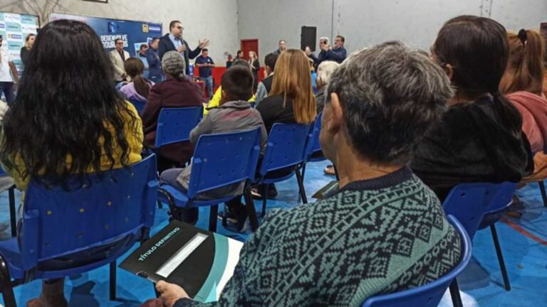 Prefeitura entrega mais títulos de propriedade para mais de 300 famílias do Vida Nova Cancha