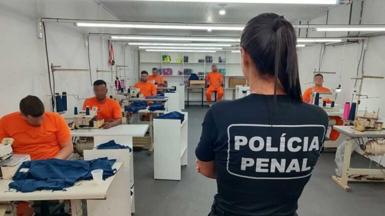 De moda fitness a uniformes, detentos atuam na indústria de confecção dentro de presídio em MS