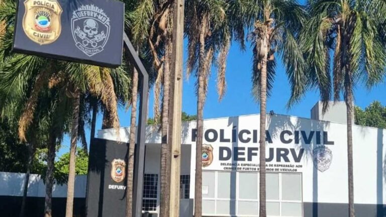 Homem ateia fogo na casa da ex e mãe e filha acordam com residência em chamas e perdem tudo