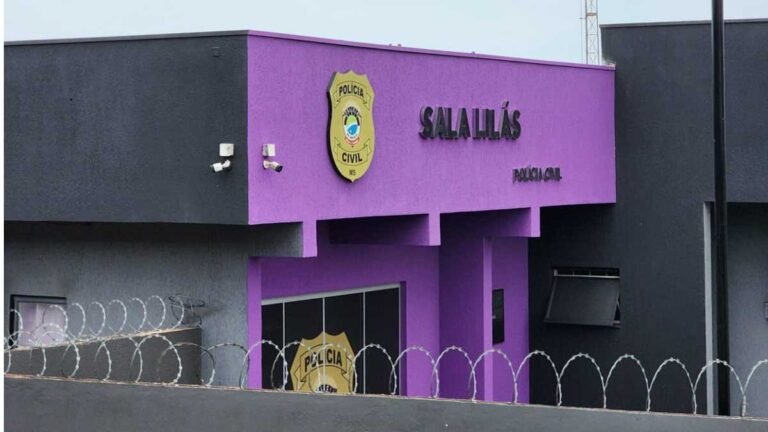 Mulher tem os dois braços engessado após sofrer Violência Doméstica 