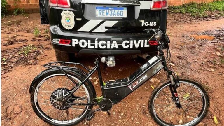 Policiais civis recuperam bicicleta elétrica furtada e apreende quatro menores