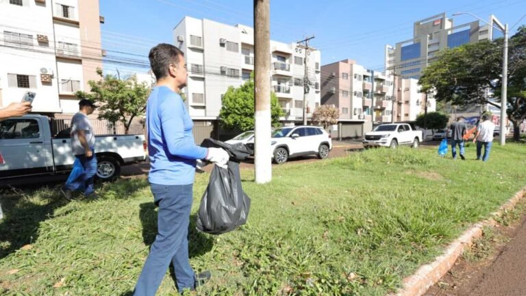 Marçal recolhe lixo das ruas e pede cuidado com a cidade