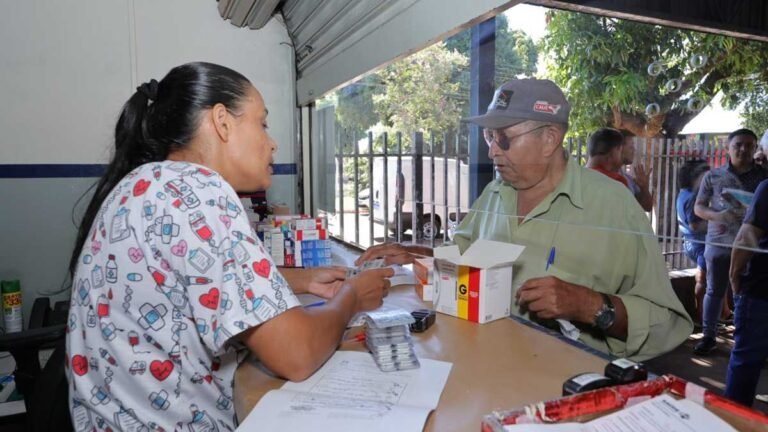 Prefeitura começa a entregar medicamentos controlados em postos de saúde