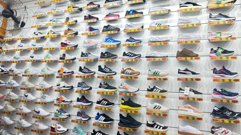 Durante operação, Polícia Civil apreende mais de 30 mil pares de tênis falsificados