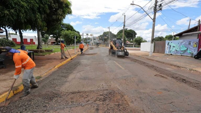Prefeitura intensifica tapa-buracos e recapeamento na região da Praça Paraguaia