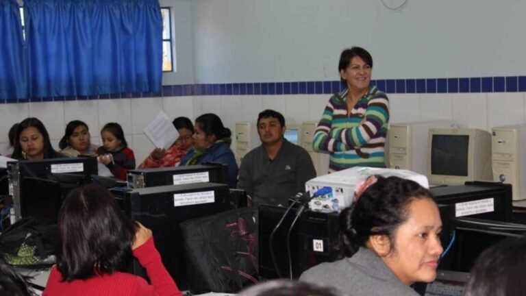 Professora com 40 anos de atuação na educação indígena vai receber o Prêmio Marta Guarani