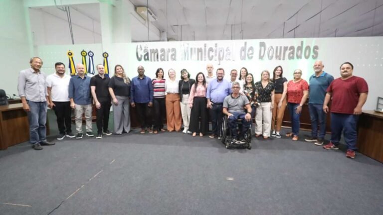 Câmara de Dourados empossa 14 aprovados em concurso público