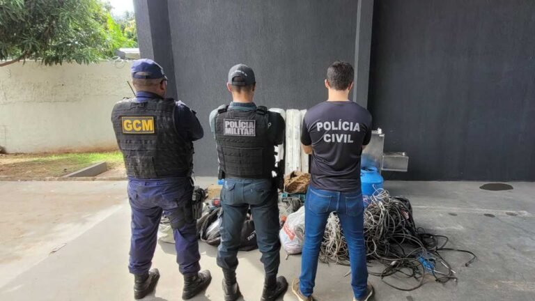 Forças policiais prendem comerciante por receptação de objetos furtados e fios de cobre