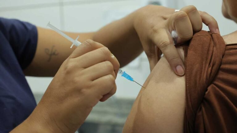 Prefeitura vacinou mais de 300 pessoas contra Influenza no final de semana