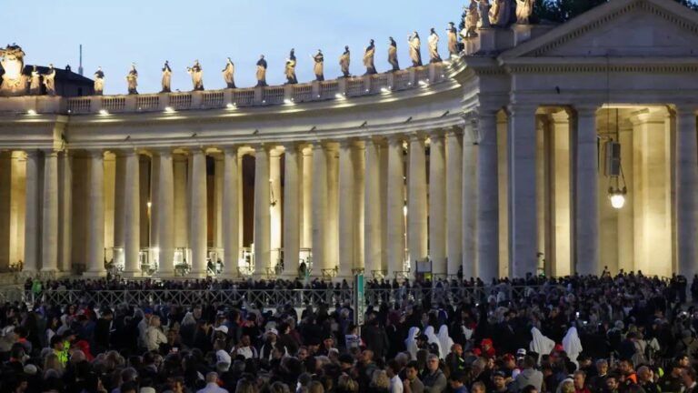 Conclave – Vaticano tem fumaça preta após nova votação