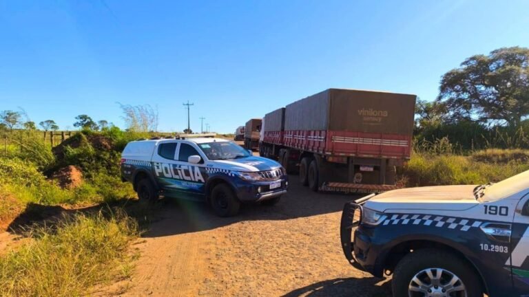 Polícia Militar prende três e recupera 100 toneladas de soja furtada