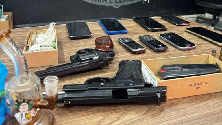 Polícia Civil prende duas pessoas por posse de arma de fogo após cumprimento de mandados de busca e apreensão