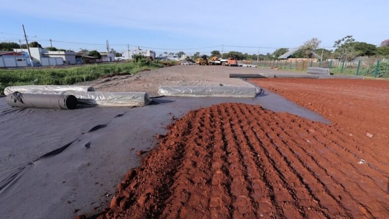 Duplicação da Aziz Rasselém avança ao lado do Parque Antenor Martins