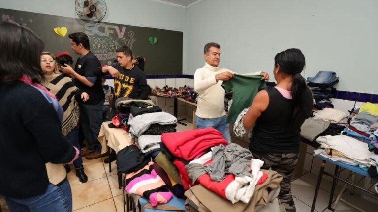 Prefeitura realiza brechó solidário com quase 2 mil peças no Cras do Jóquei Clube