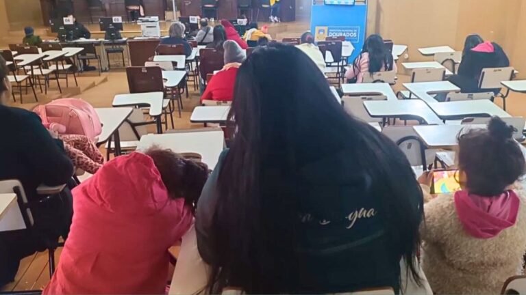 Frio não impede famílias de buscarem atendimento no mutirão do Cadastro Único