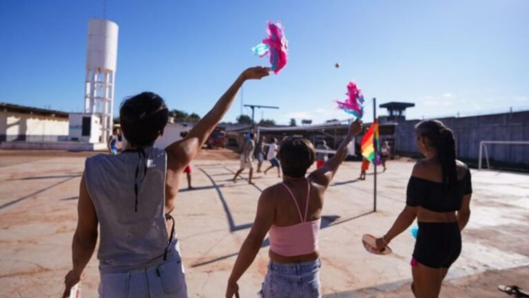 Cidadania e diversidade: entre muros e sorrisos, torneio de voleibol é liberdade por uma tarde