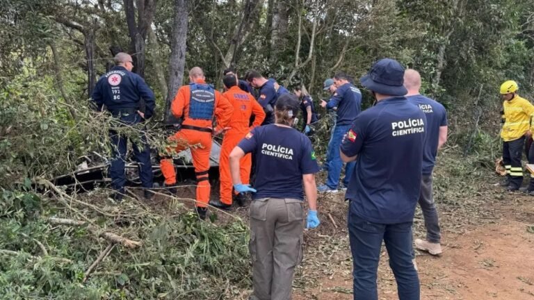 “Dói na alma a cena de três pessoas morrendo abraçadas”, lamentou delegado, Vítimas tentavam desembarcar quando balão voltou a subir, 