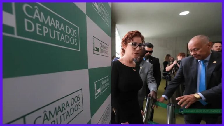 Moraes abre inquérito para investigar Zambelli por coação e obstrução