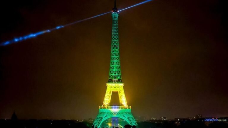Homenagem com Torre Eiffel nas cores brasileiras encerra primeiro dia da viagem de Lula à França