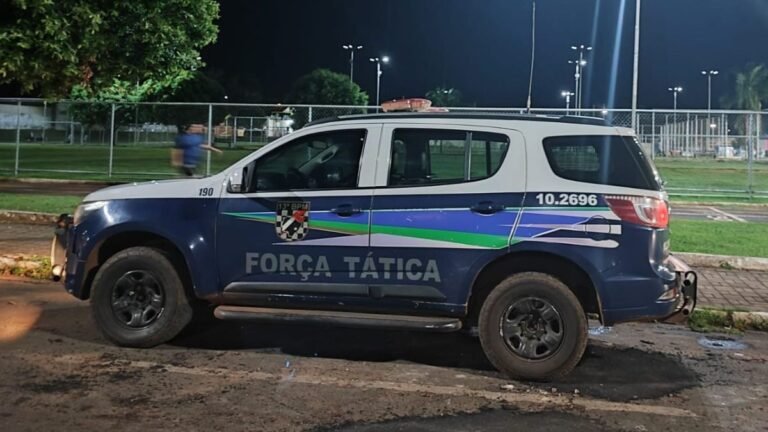 PM recupera galões de leite furtados, prende casal e conduz mulher por receptação