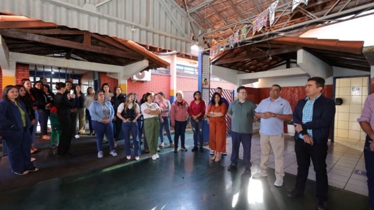 Prefeitura reforma cobertura do refeitório da Escola Rosa Câmara e leva segurança aos alunos 