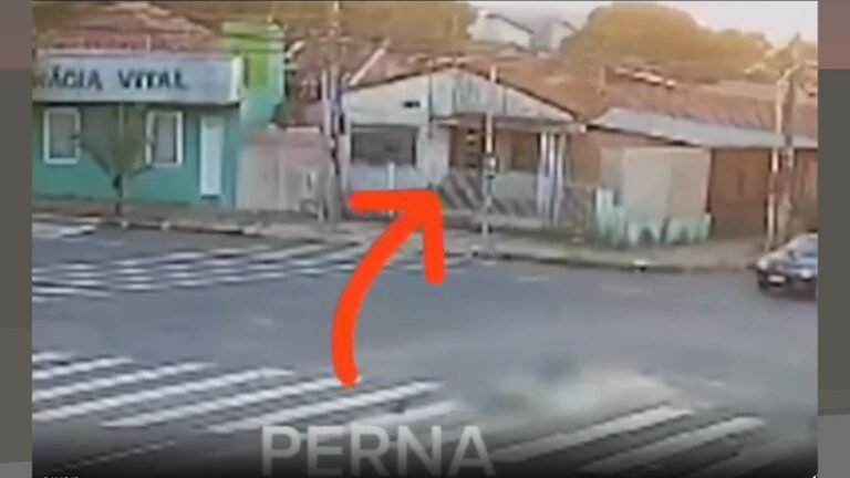 Vídeo mostra Mercedes furando preferencial e causando acidente fatal com motociclista que teve a perna amputada