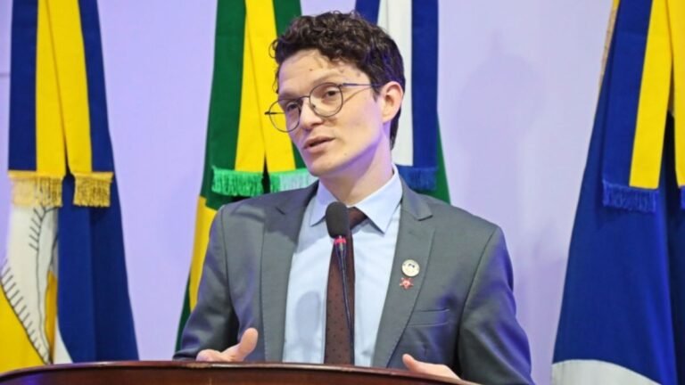 Franklin apresenta projeto para fortalecer cursinhos populares e apoio a estudantes